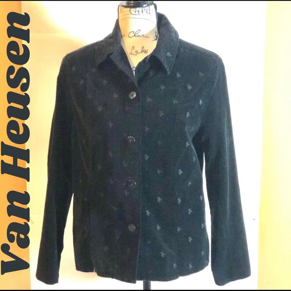 EUC Beautiful Van Heusen Embroidered Flower Top